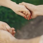 Zranione, ale nie przegrane: jak odbudować zaufanie i odzyskać bliskość w związku