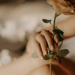 Od serca do ciała: emocjonalna bliskość jako klucz do spełnionej seksualności