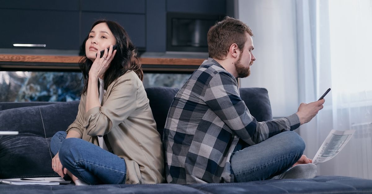 Między milczeniem a bliskością: 9 kroków, które pomogą, gdy partner się wycofuje